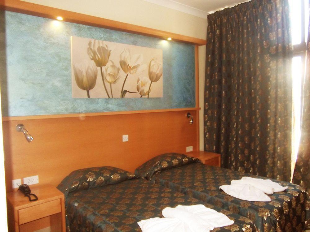 Alexandra Hotel 3*